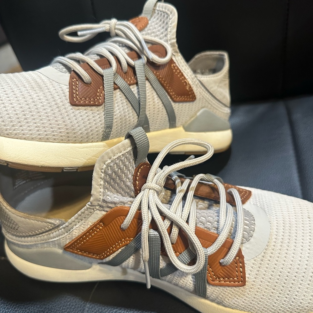 OLUKAI MIO LI Shoes Mens Size M9 Mist Grey Brown Sneakers Casual Athletic